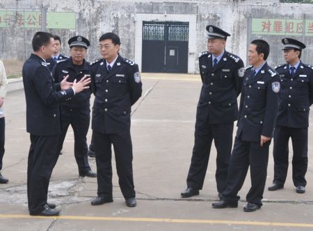 副厅长杨日华到高明监狱检查政法干警核心价值观教育实践活动开展情况