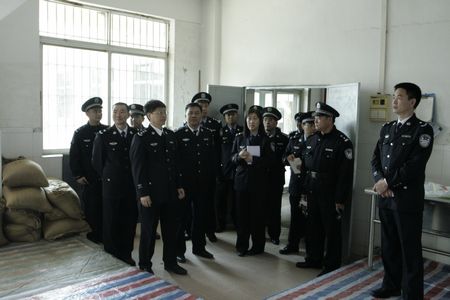 司法部安全督导组在高明监狱监管区检查.