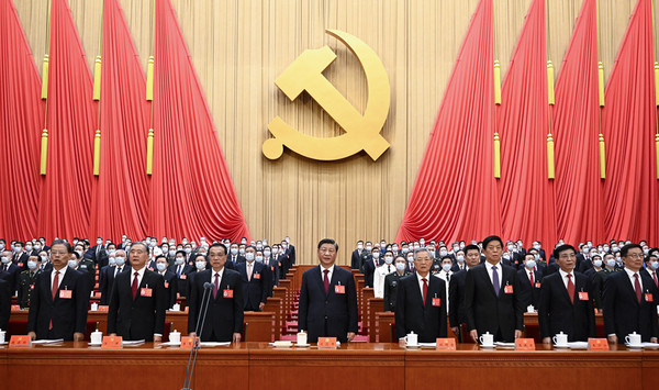 nEO_IMG_p2-（二十大受权发布）中国共产党第二十次全国代表大会在京开幕 习近平代表第十九届中央委员会向大会作报告-新华网 .jpg