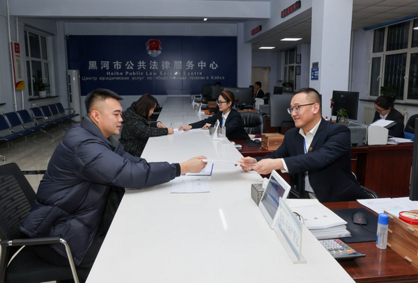 nEO_IMG_p3-思想之光照亮法治航程——习近平法治思想引领新时代法治中国建设述评-新华网 .jpg