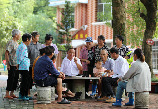 nEO_IMG_p8-思想之光照亮法治航程——习近平法治思想引领新时代法治中国建设述评-新华网 .jpg