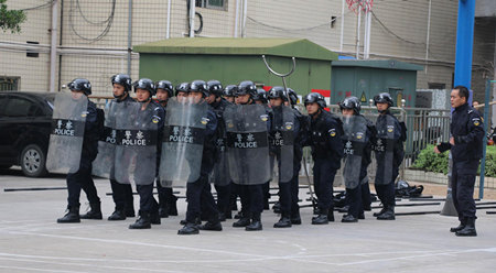 梅州监狱举行特警训练科目汇报表演