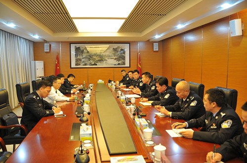 李局长与北江监狱党委班子成员座谈.