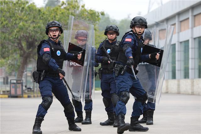 太威武，看深圳监狱警察不一样的帅气范儿