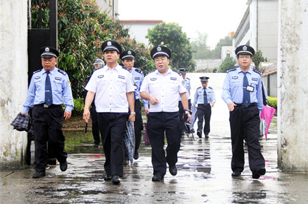 省监狱管理局局长李景言到怀集,梅州监狱调研指导工作